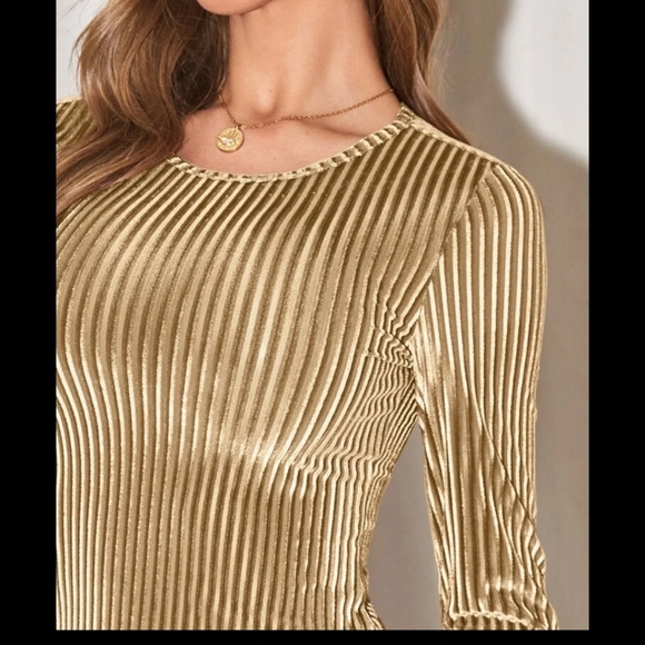 Gorgeous Ribbed long-sleeved women's top. Free Offer Must be in your Bundle - Picture 3 of 12